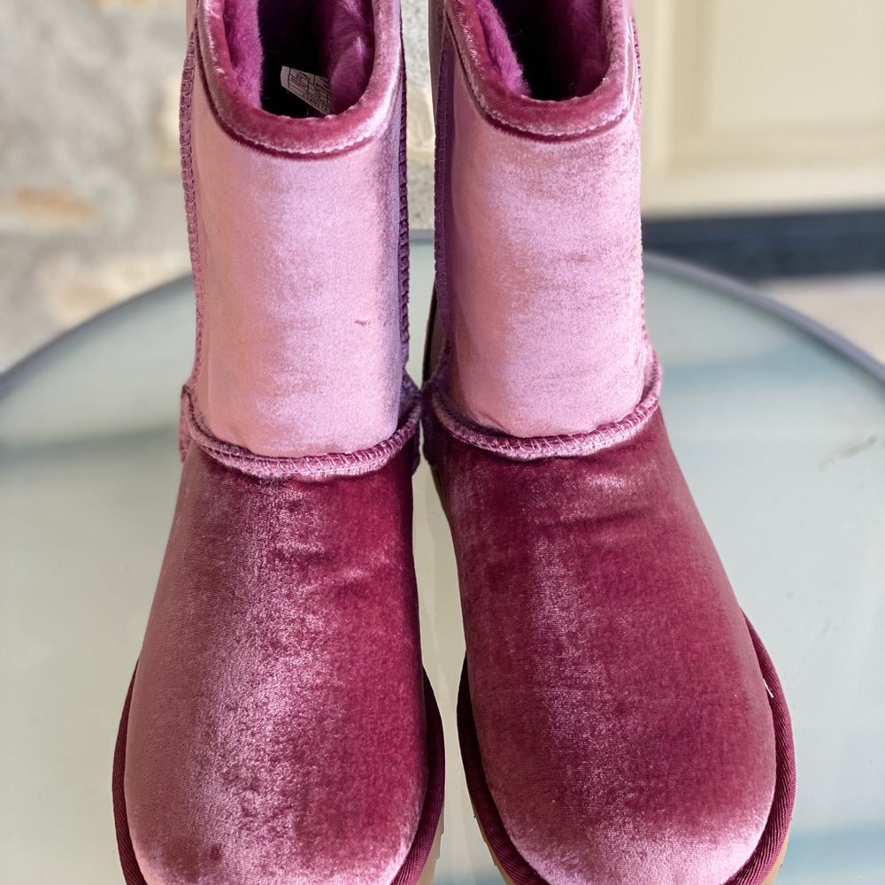 NIB UGGs Velvet boots - Picture 5 of 12